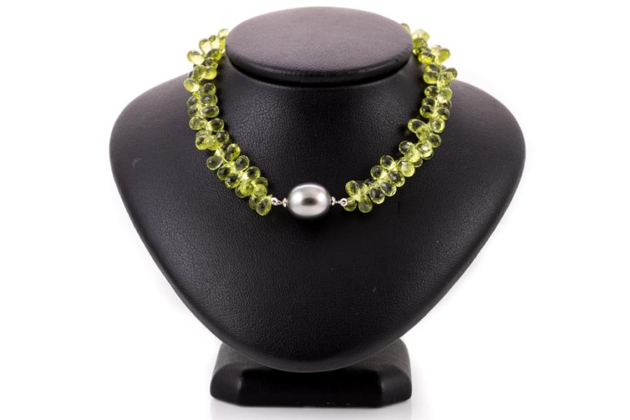 66442 11.4mm tahitian pearl and peridot necklace